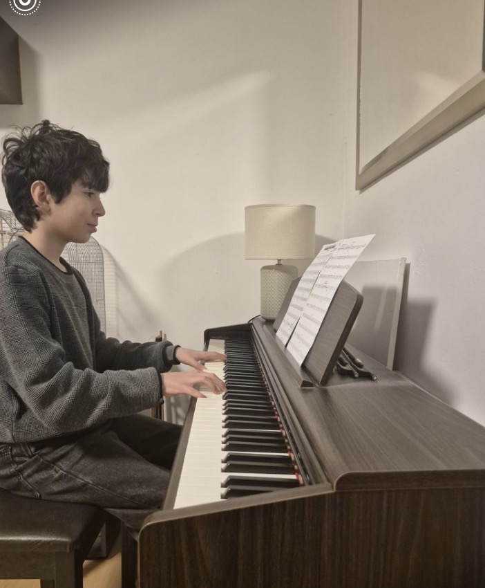 Die beiden Geschwister Yavuz (15) und Bilge (12)